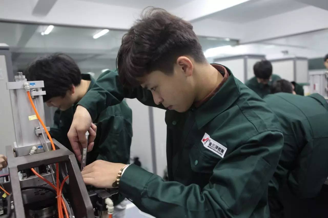 福建第二輕工業(yè)學(xué)校:全明星專業(yè)陪伴成長夢想